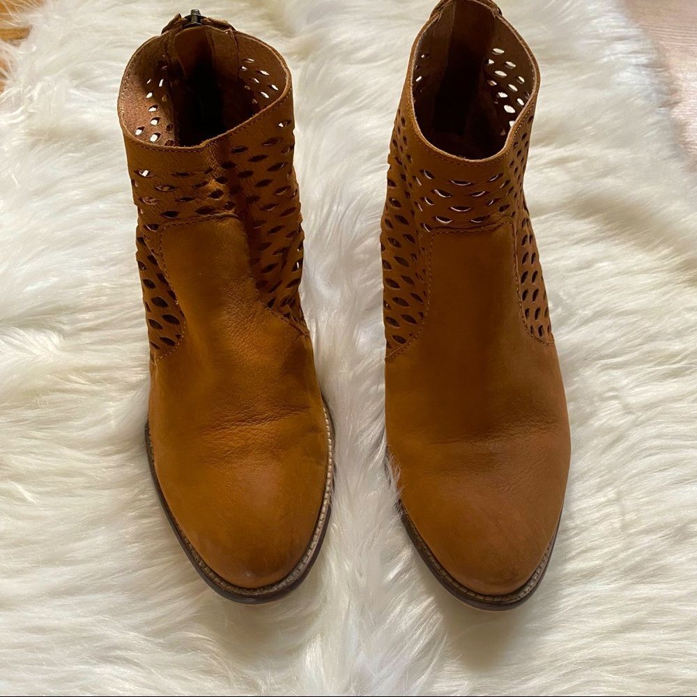 Seychelles Ankle Boots Bearing Laser Cut Bootie Tan Size 7